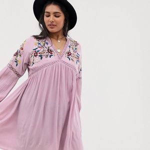 En Creme Long Sleeve Dress w/ Floral Embroidery